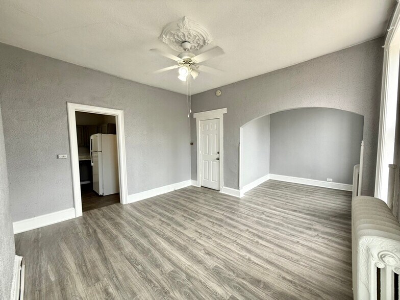 Building Photo - 4 Riverside Ave