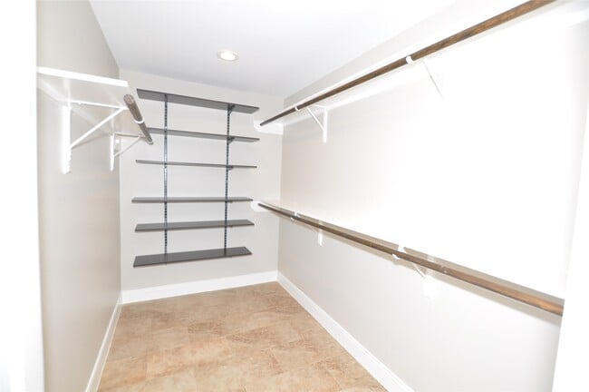 Building Photo - 26983 Crown Haven Dr