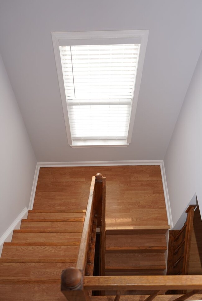 Building Photo - 4 Bedroom 3.5 Bath Townhome in Woodbridge, VA