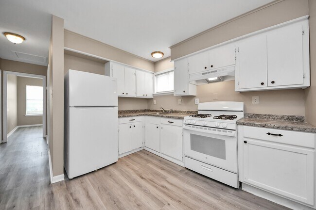 Building Photo - 17111 River Rd