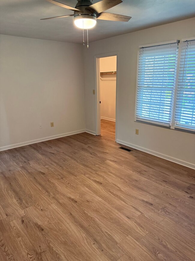 Building Photo - North Roanoke County Duplex