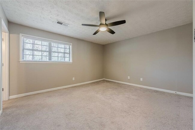 Building Photo - 2491 Redfield Dr