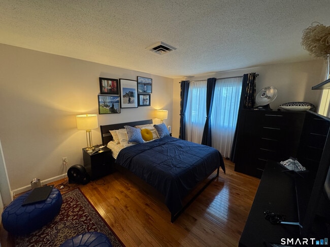 Building Photo - 17 Coram Rd