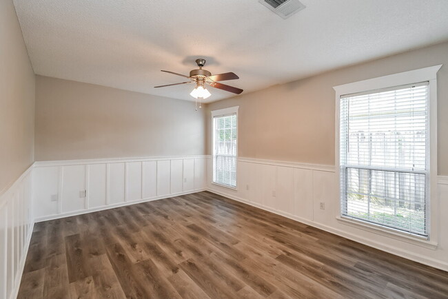 Building Photo - 4560 Arch Creek Dr S