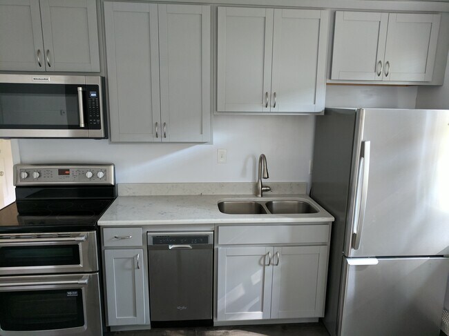 Primary Photo - 13813 Cedar Rd