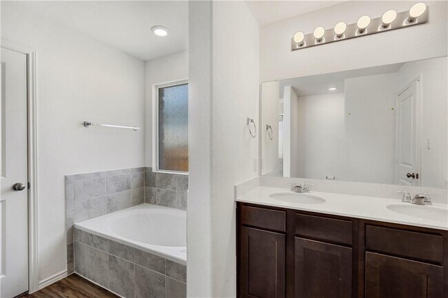 Building Photo - 3204 Kenner Dr