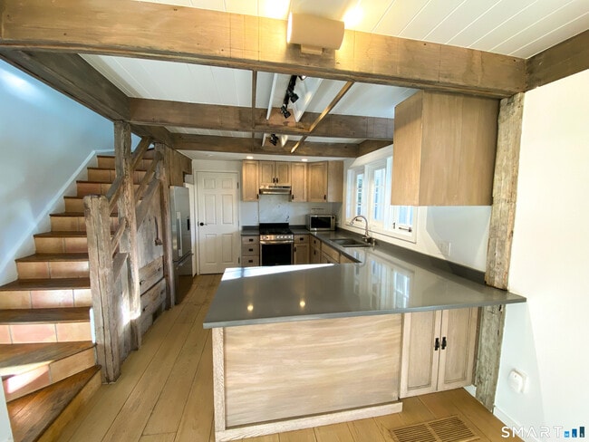 Building Photo - 165 Drum Hill Rd