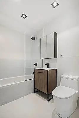 Building Photo - 3 bedroom in BROOKLYN NY 11233