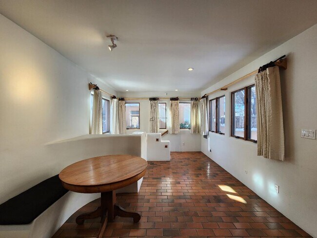 Building Photo - 602 Griffin St