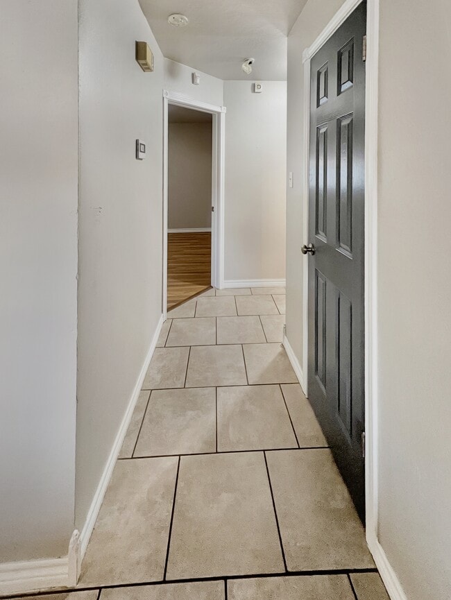 Building Photo - 6707 NW Compass Dr