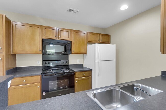 Building Photo - Charming 3BR Home with Private Fenced Backyard in Hunter’s Bend – Move-In Ready!