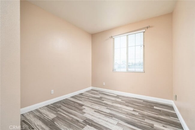 Building Photo - 12833 Biscayne Ave