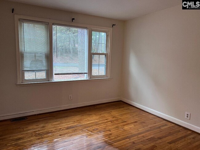 Building Photo - 612 S Beltline Blvd