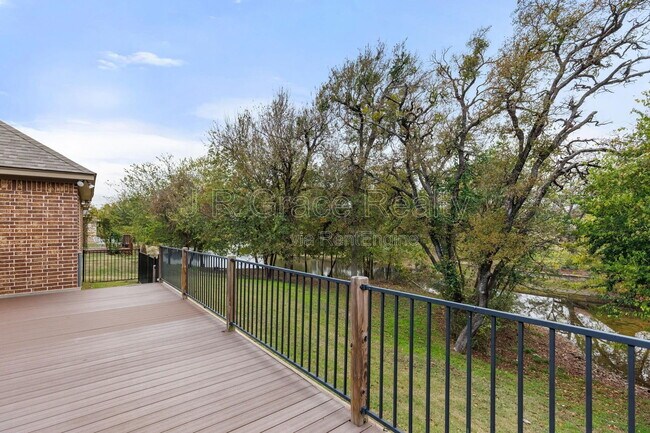 Building Photo - 19 N Shore Cir