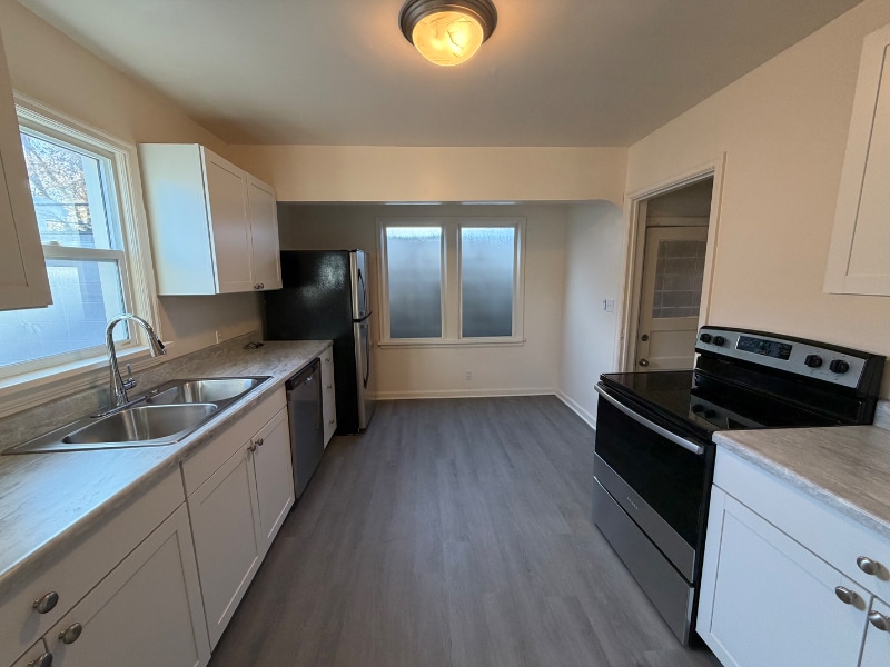 Building Photo - 820 Central Ave