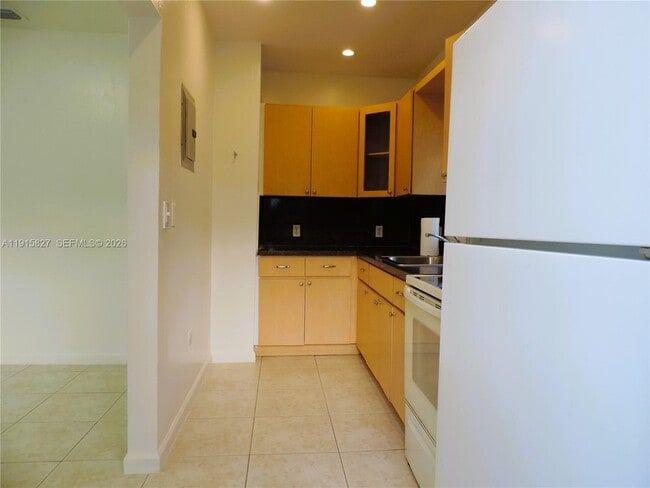 Building Photo - 3134 SW 25th Ter