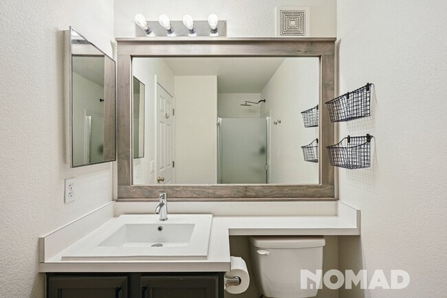 Building Photo - Spacious 3-Bed, 2-Bath Townhome with Garag...