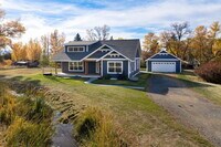 Building Photo - Beautiful and Spacious 3 Bed, 2.5 Bath Hom...