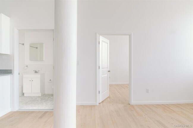 Building Photo - 155 S River St