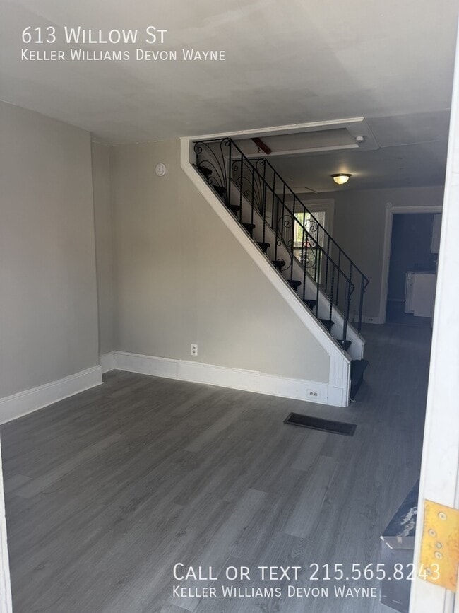 Building Photo - 613 Willow St
