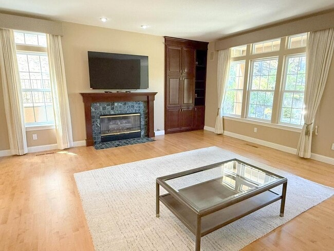 Building Photo - Westside Alamo Custom Estate With Beautifu...