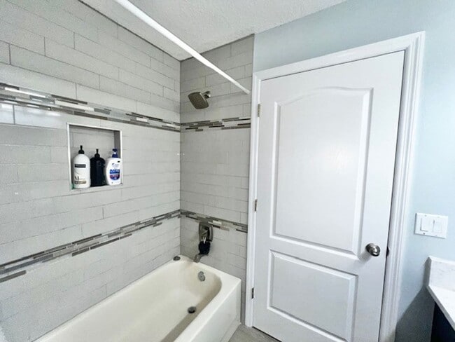 Building Photo - Amazing 4x2 in Lake Nona!! Gated Nona Crest! All tile flooring!! 2 car garage!