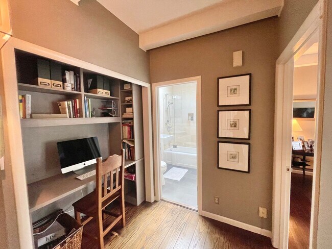 Building Photo - 3BR/2.5BA INCOMPARABLE Views!!! Prime Corona Heights Residence! 2 car parking and laundry! PROGRE...