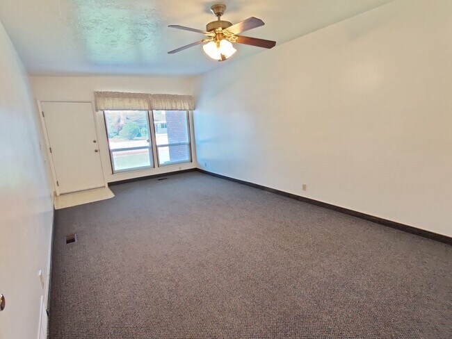 Building Photo - 2227 4300 S St