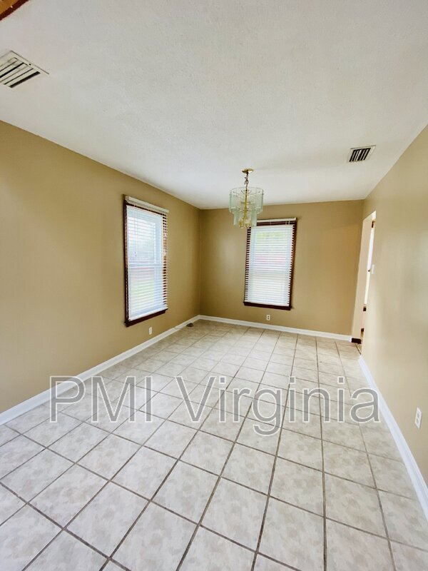 Building Photo - 604 Birchridge Ct