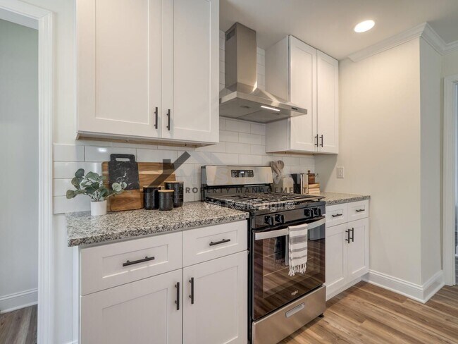 Building Photo - 1010 Cole St