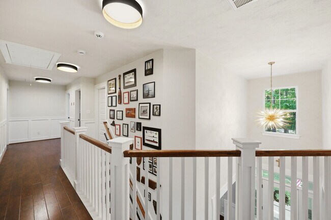 Building Photo - 1041 Scenic Blvd