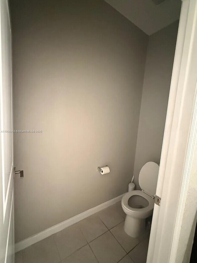 Building Photo - 1442 SE 23rd Terrace