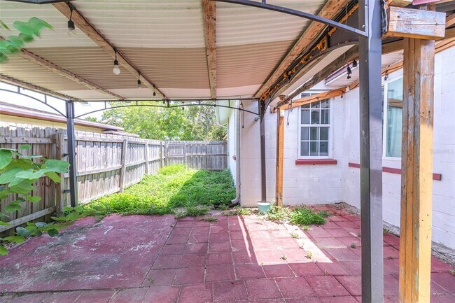 Building Photo - 916 Cohassett Ave