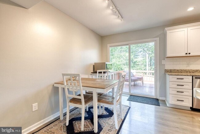 Building Photo - 7904 Severn Hills Way