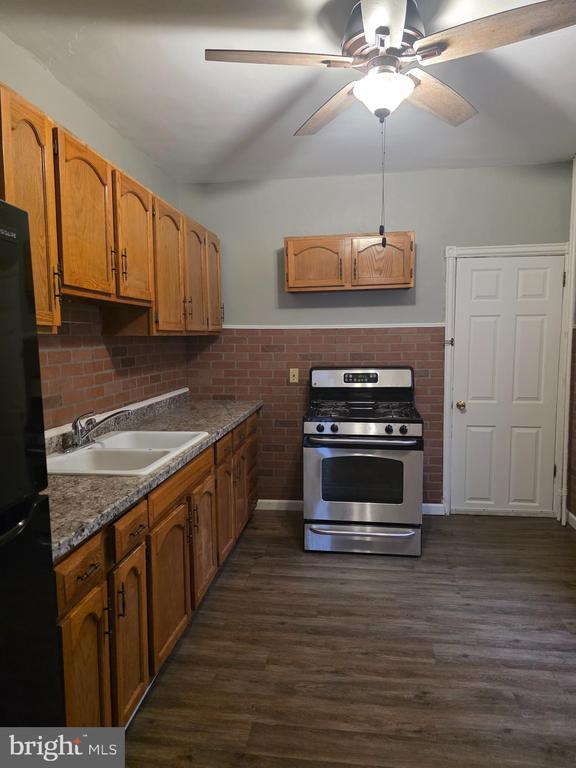 Building Photo - 1003 Maple St