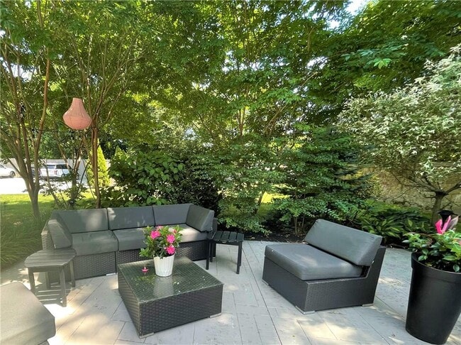 Building Photo - 426 Spring St