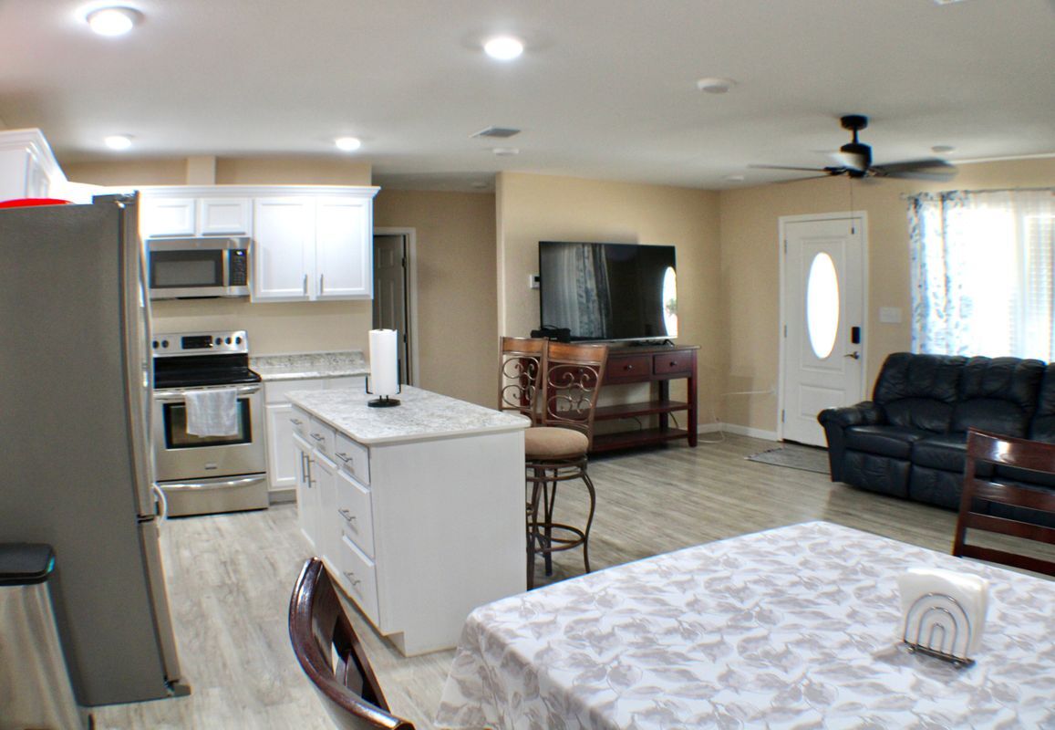 Building Photo - 1141 Katy St