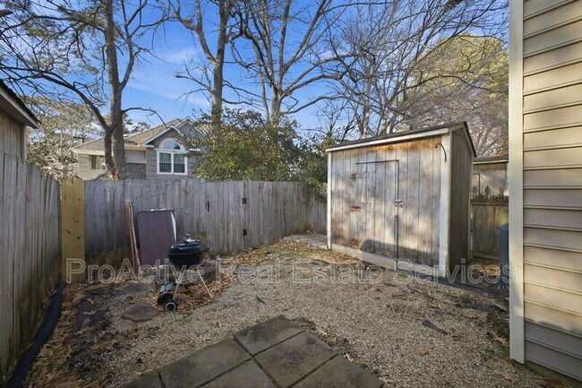 Building Photo - 815 Montrose Ct