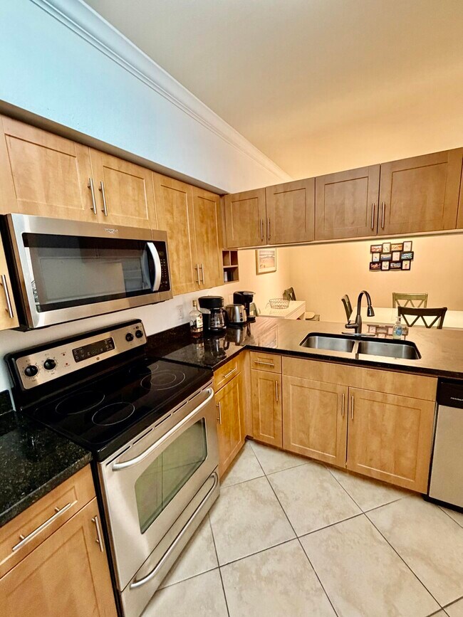 Building Photo - 6521 Emerald Dunes Dr