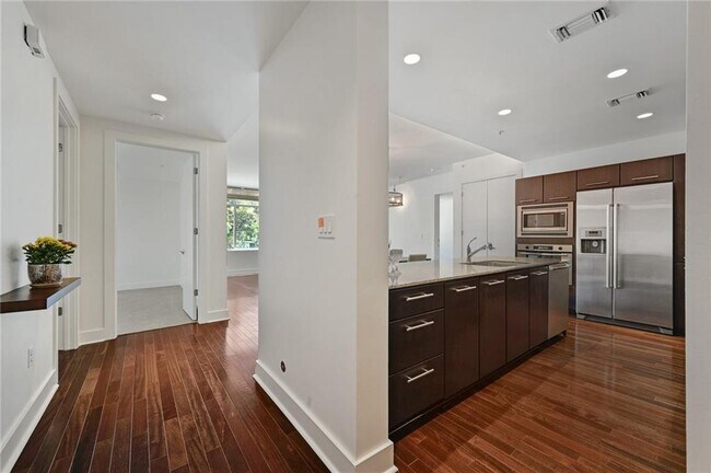 Building Photo - 210 Lee Barton Dr