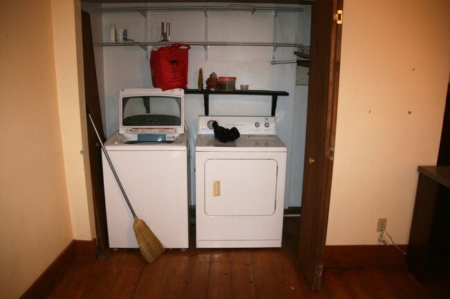 Building Photo - Acreage in Rural Burbank