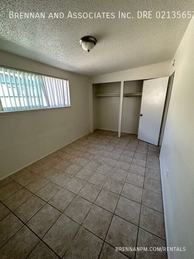 Building Photo - 820 Hickory Ct