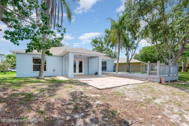 Building Photo - 4110 Bahama Ave