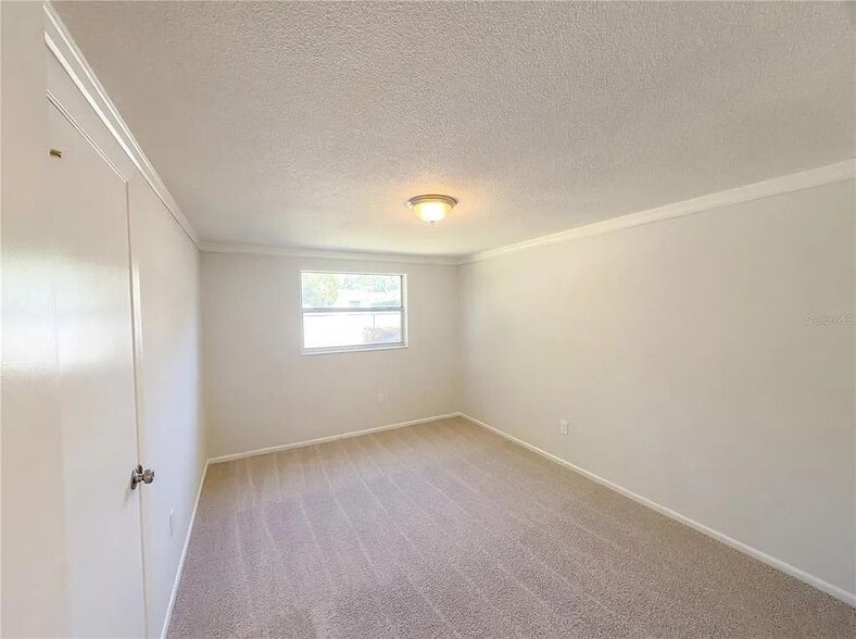 Building Photo - 638 Blackthorn Dr