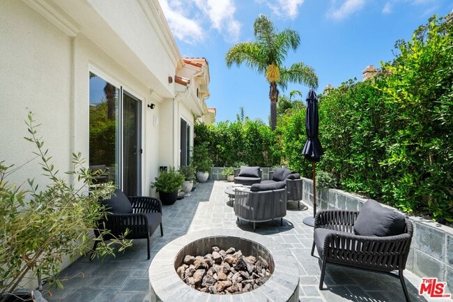 Building Photo - 6475 Zuma View Pl