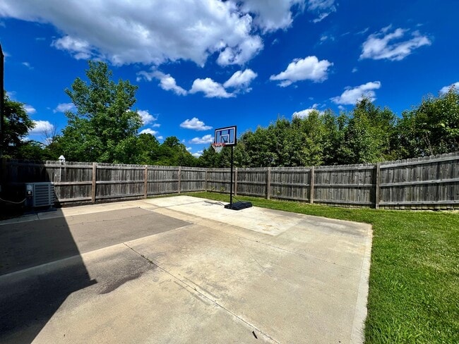 Building Photo - 3 bedroom home w/ privately fenced yard + hot tub.