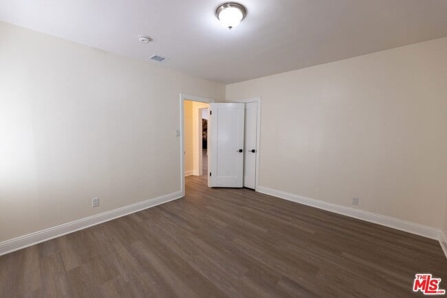 Building Photo - 4360 Kraft Ave