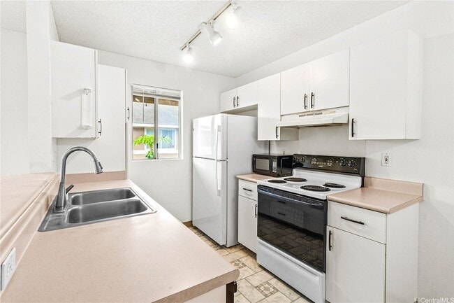 Building Photo - 91-1037 Laulauna Street Unit 6