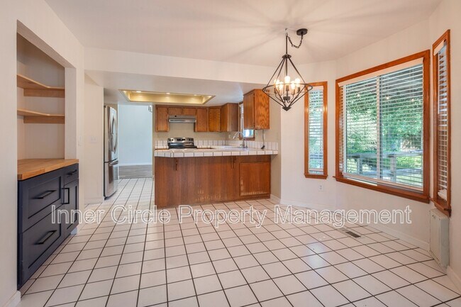Building Photo - 512 Bluerock Dr