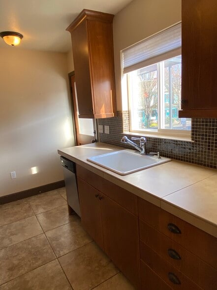 Building Photo - 1403 NW 23rd Ave